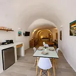 Tree Of Life 2 - Authentic Cave - Style By μρs Apartmán *