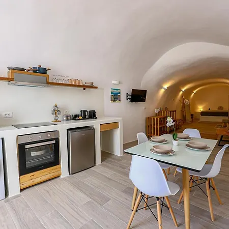 Tree Of Life 2 - Authentic Cave - Style By μρs Apartamento